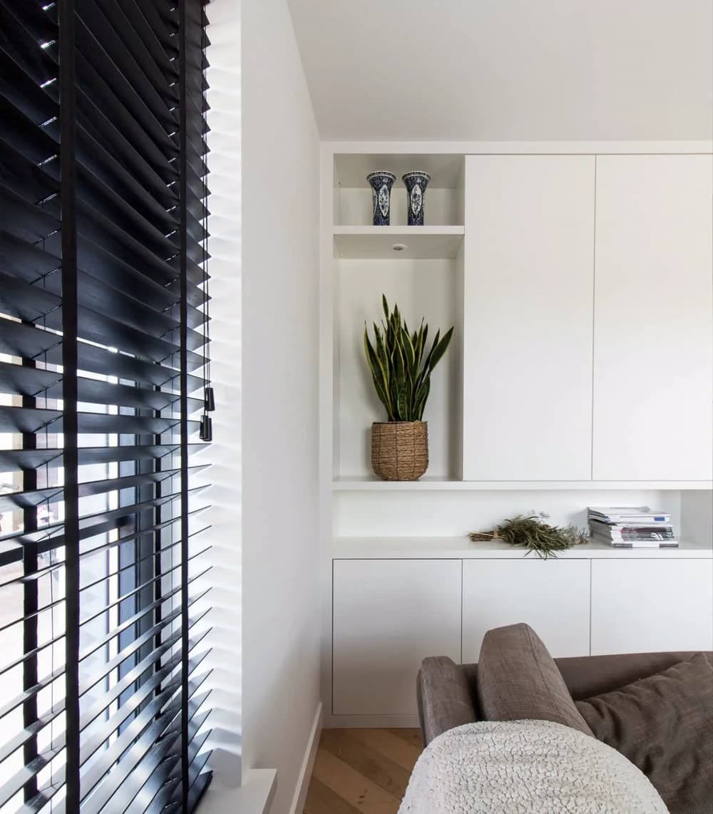 Wandkast op maat in woonkamer