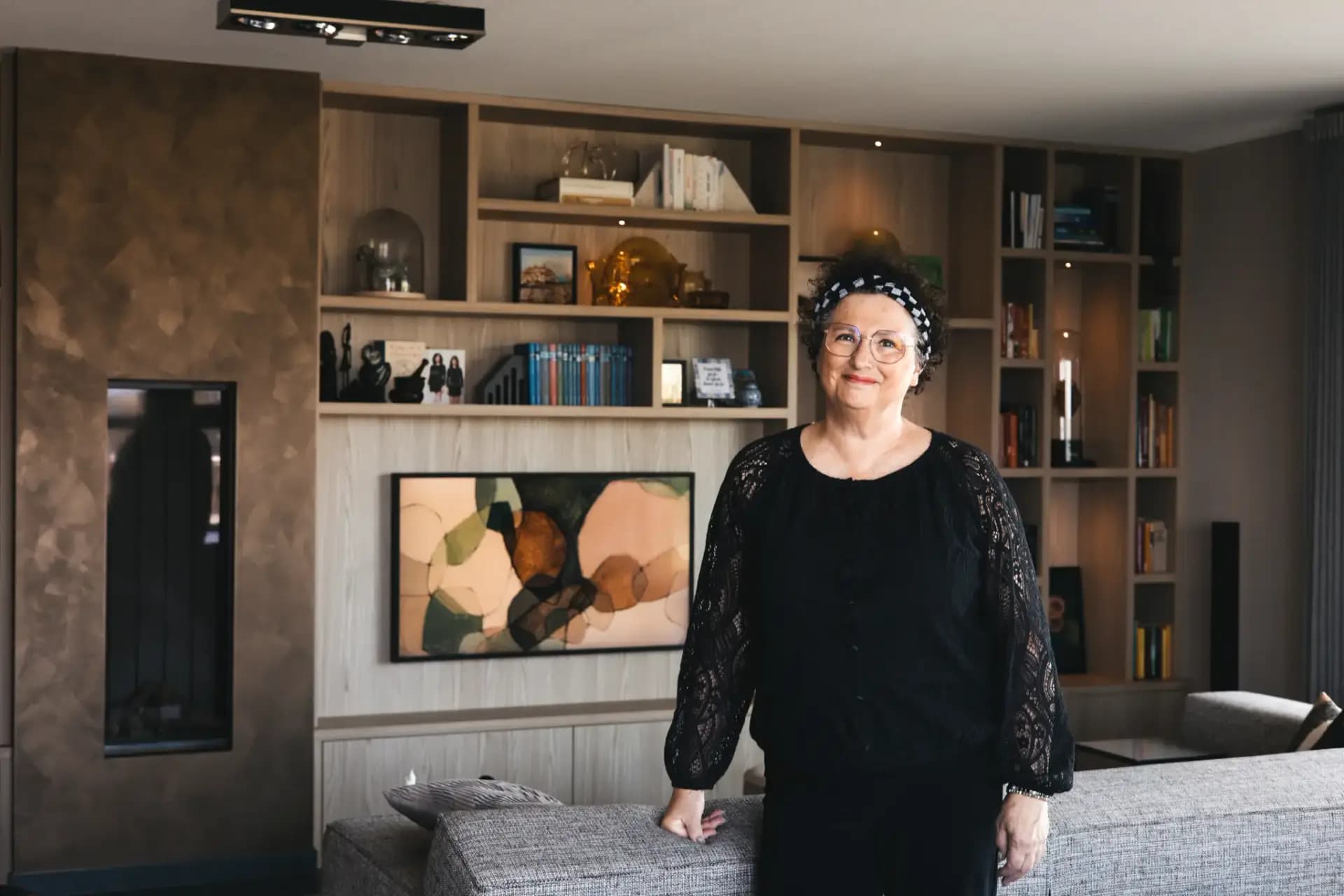 Wandkast met tv om haard