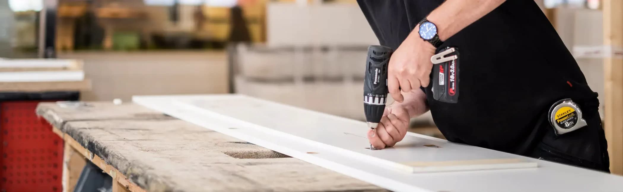 assemblage van maatwerk meubel